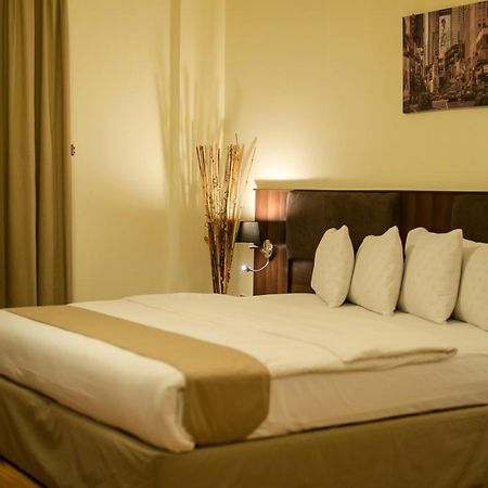 Weekend Hotel & Apartments Muskat Bagian luar foto