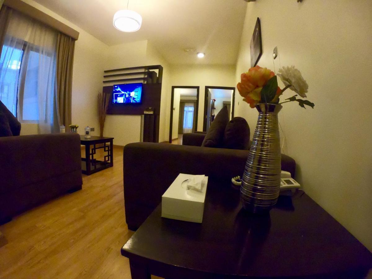 Weekend Hotel & Apartments Muskat Bagian luar foto