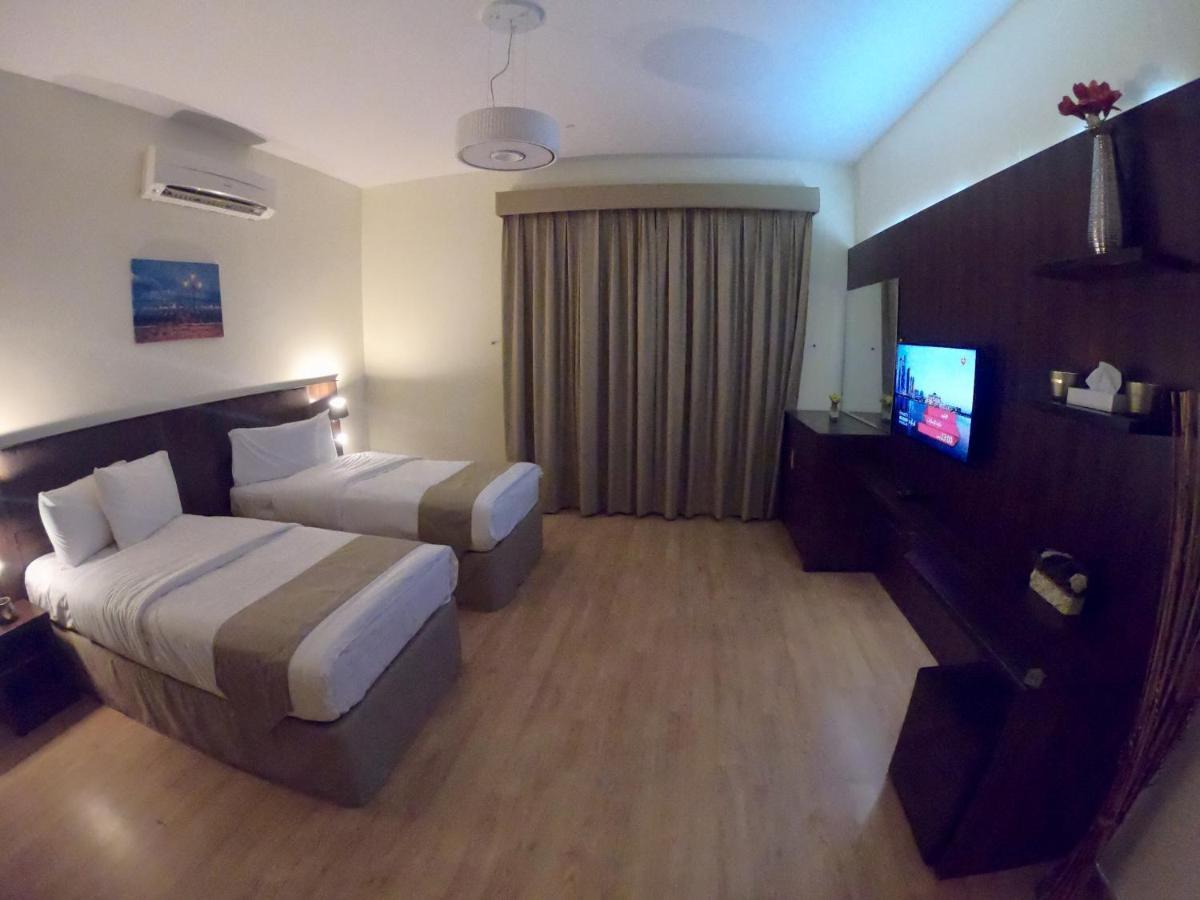 Weekend Hotel & Apartments Muskat Bagian luar foto