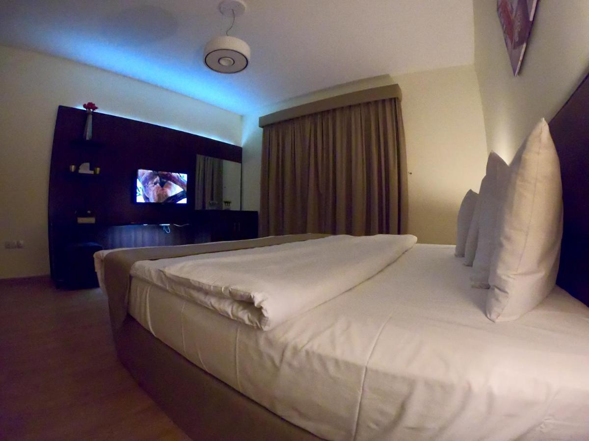 Weekend Hotel & Apartments Muskat Bagian luar foto