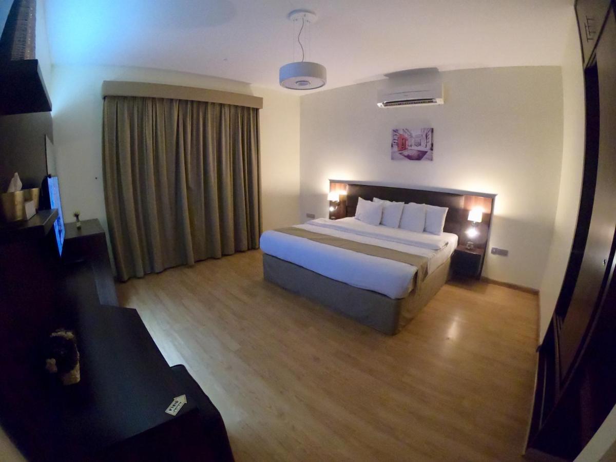 Weekend Hotel & Apartments Muskat Bagian luar foto