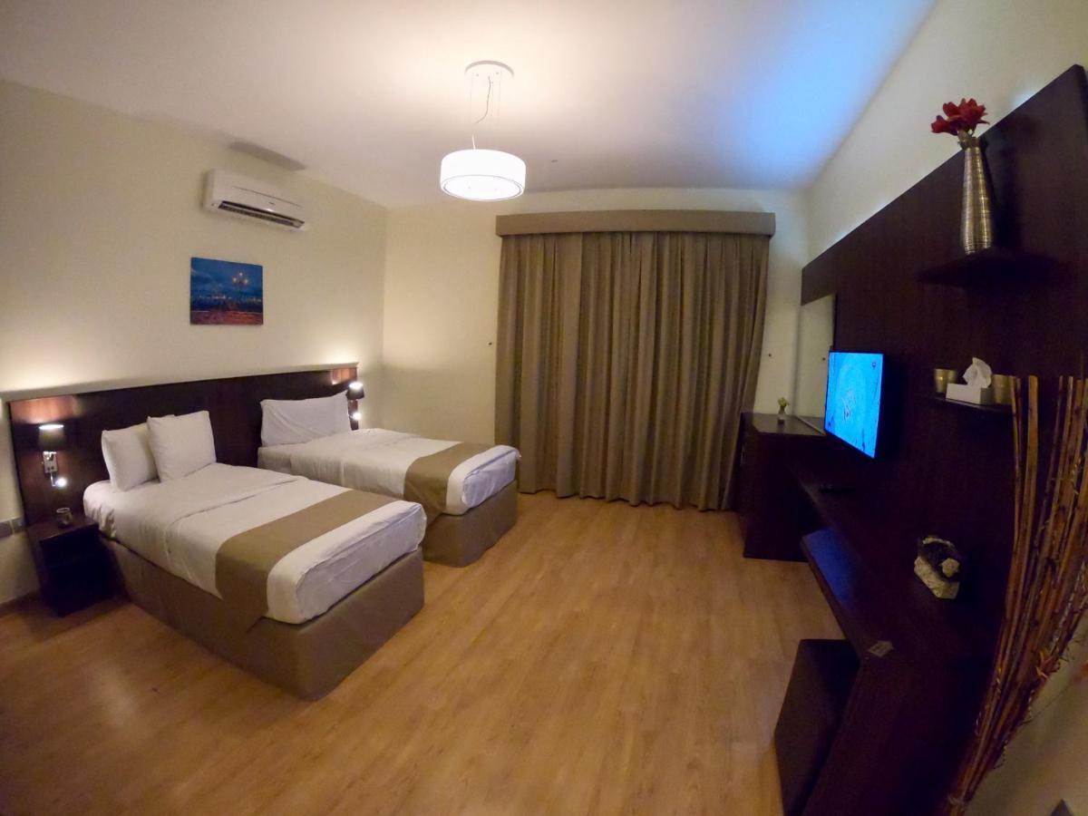 Weekend Hotel & Apartments Muskat Bagian luar foto