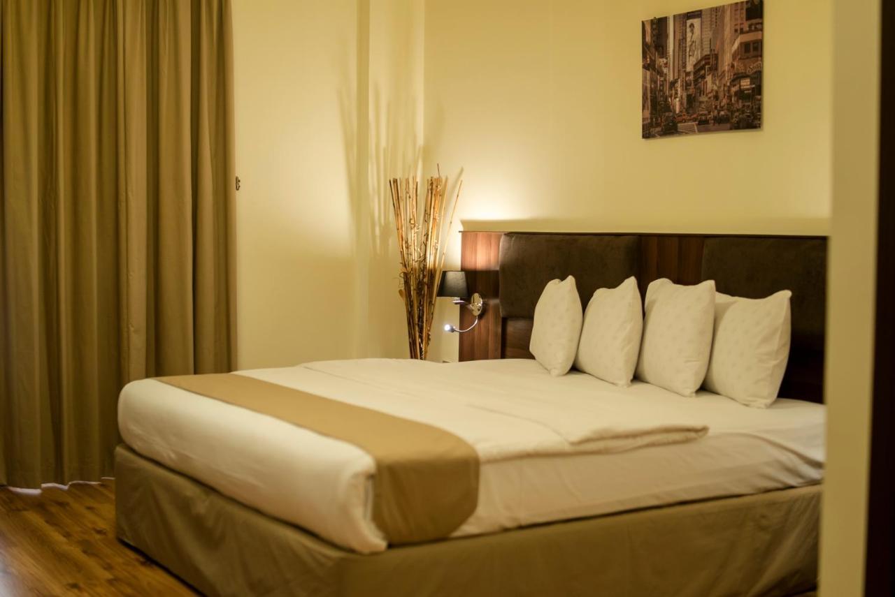 Weekend Hotel & Apartments Muskat Bagian luar foto