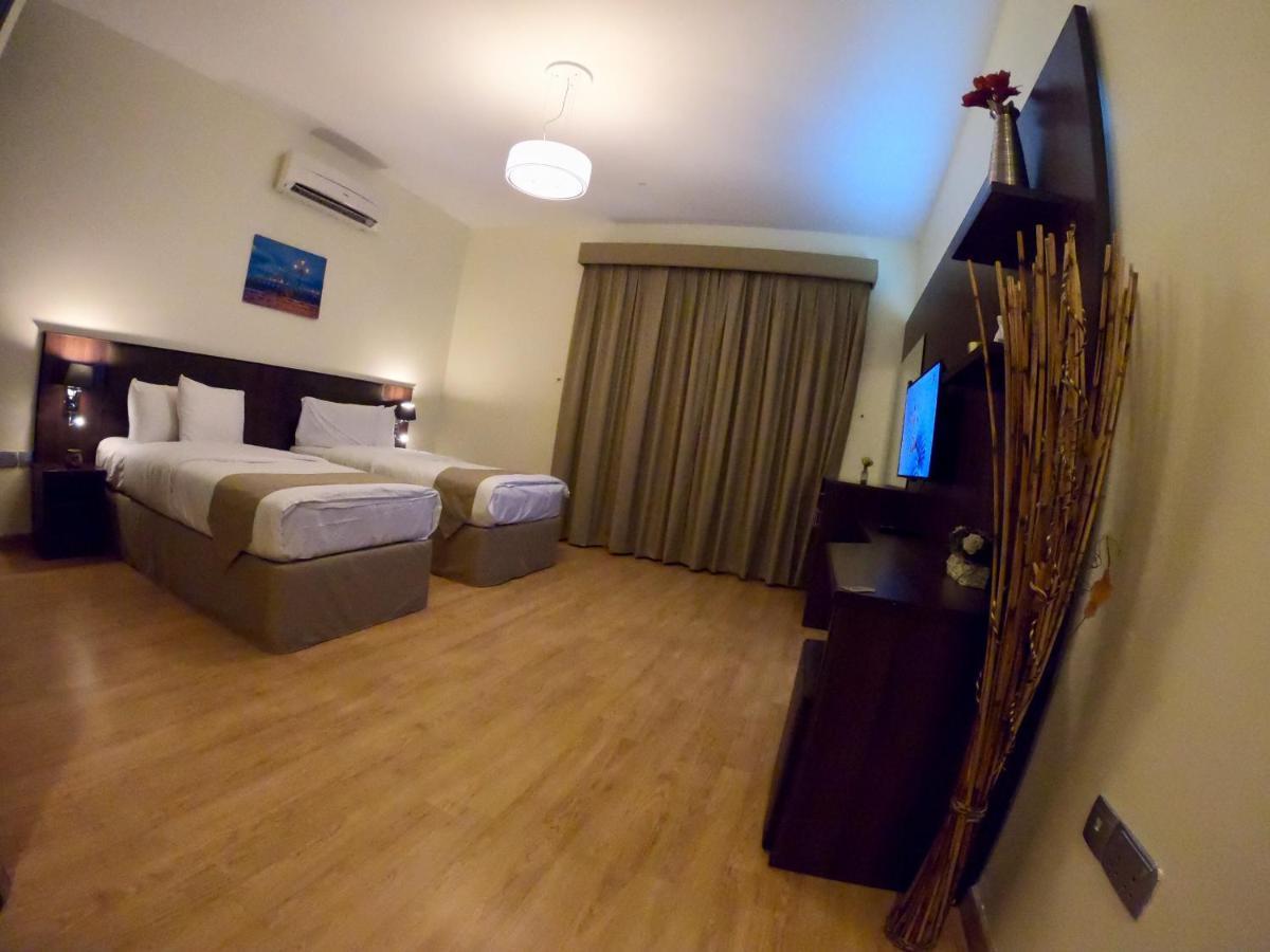 Weekend Hotel & Apartments Muskat Bagian luar foto