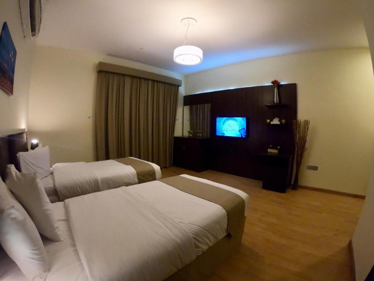 Weekend Hotel & Apartments Muskat Bagian luar foto