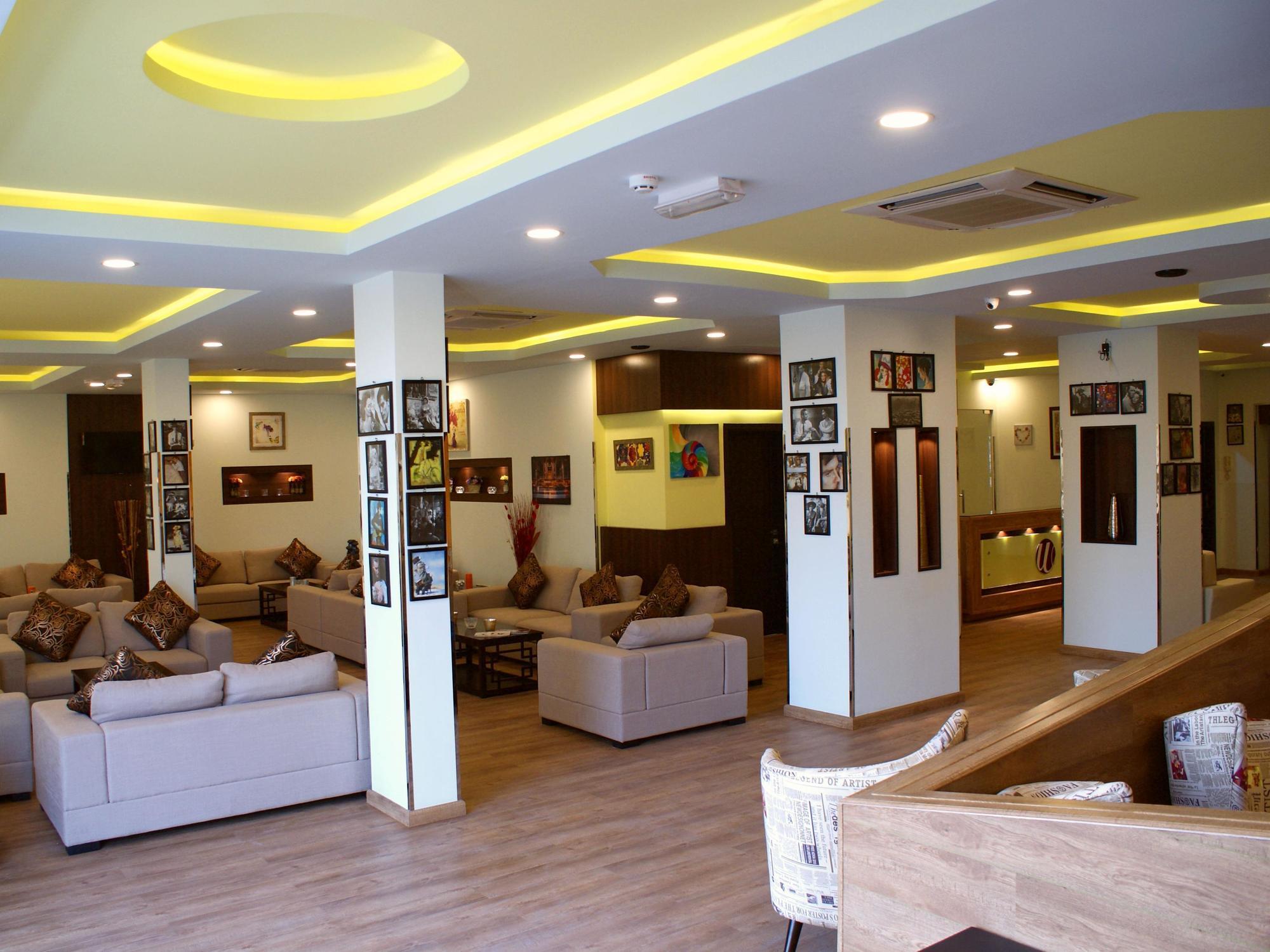 Weekend Hotel & Apartments Muskat Bagian luar foto