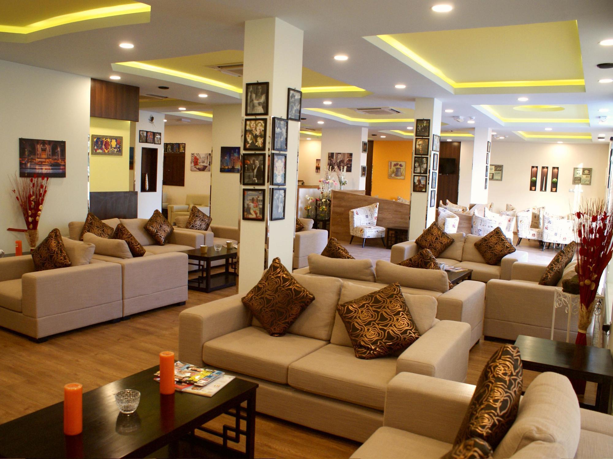 Weekend Hotel & Apartments Muskat Bagian luar foto