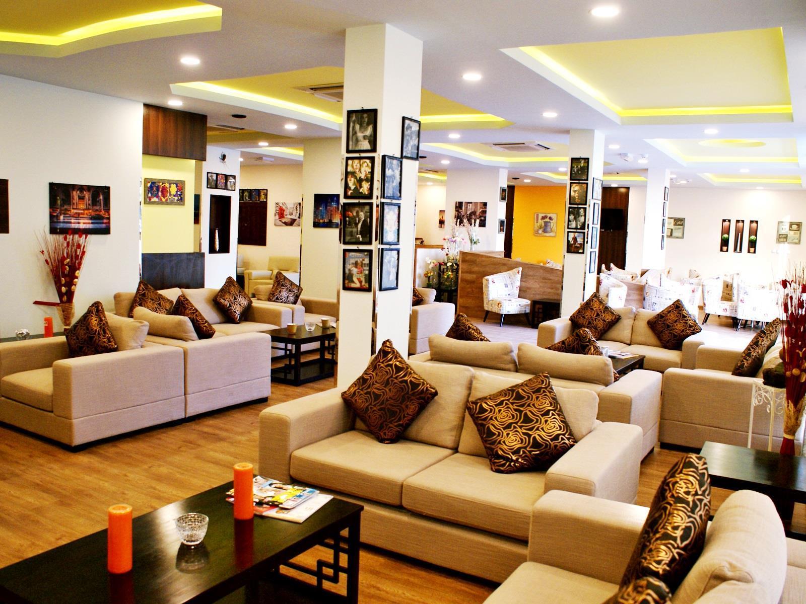 Weekend Hotel & Apartments Muskat Bagian luar foto