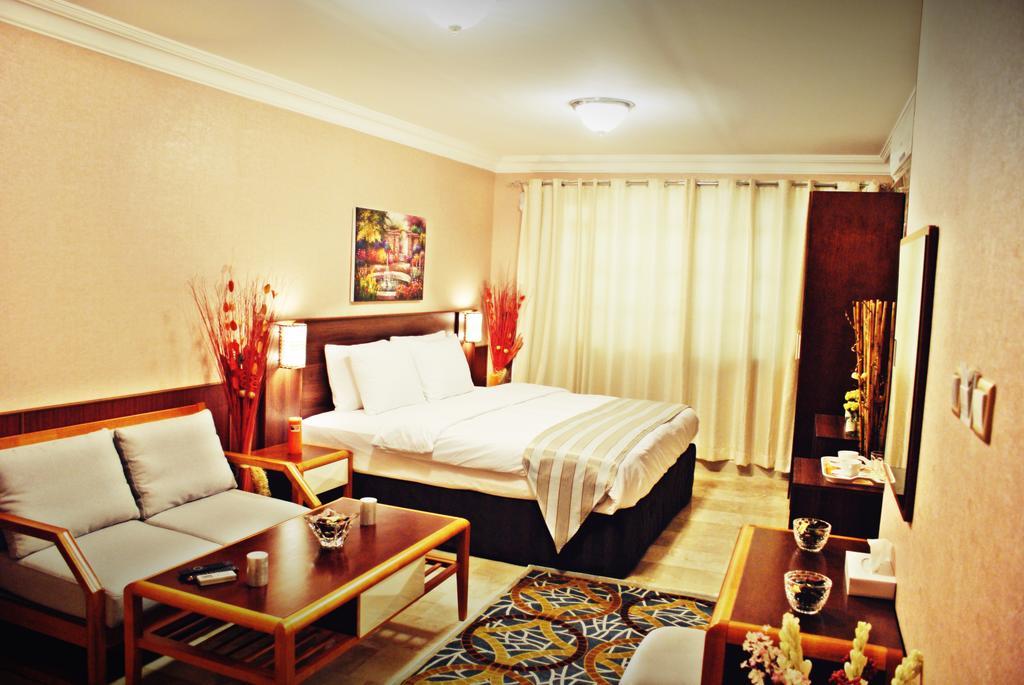 Weekend Hotel & Apartments Muskat Bagian luar foto