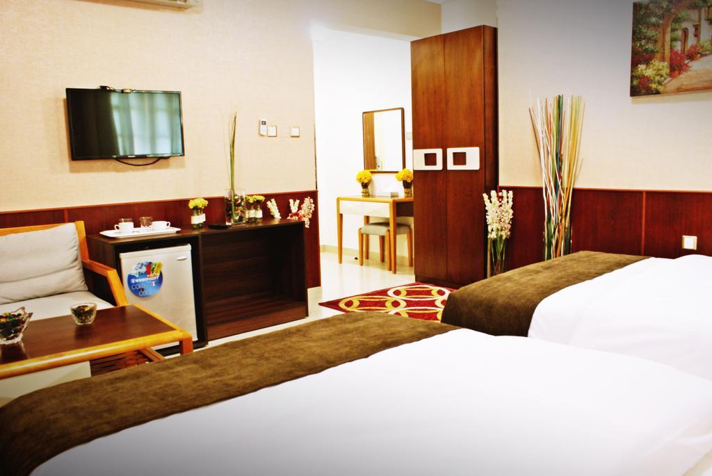 Weekend Hotel & Apartments Muskat Bagian luar foto