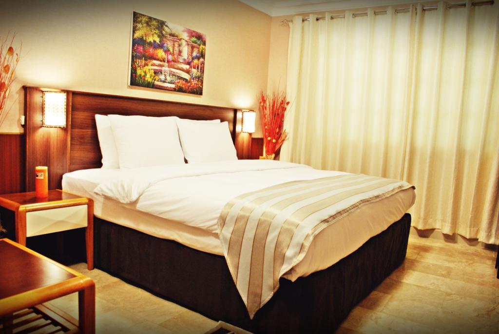 Weekend Hotel & Apartments Muskat Bagian luar foto