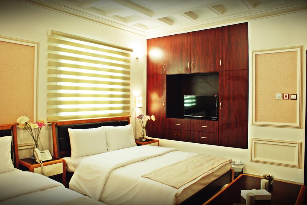 Weekend Hotel & Apartments Muskat Bagian luar foto