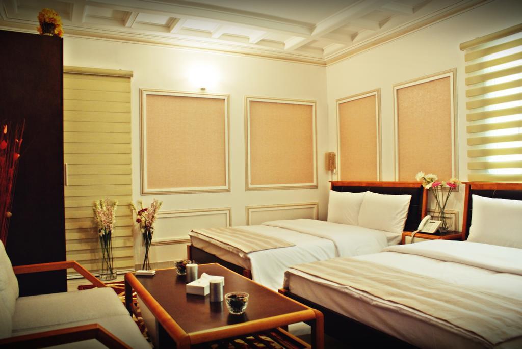 Weekend Hotel & Apartments Muskat Bagian luar foto