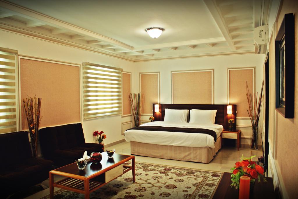 Weekend Hotel & Apartments Muskat Bagian luar foto