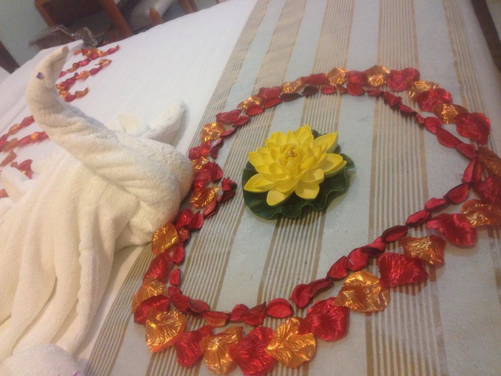Weekend Hotel & Apartments Muskat Bagian luar foto