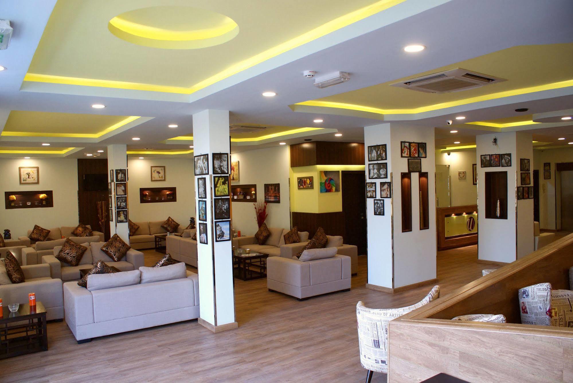 Weekend Hotel & Apartments Muskat Bagian luar foto