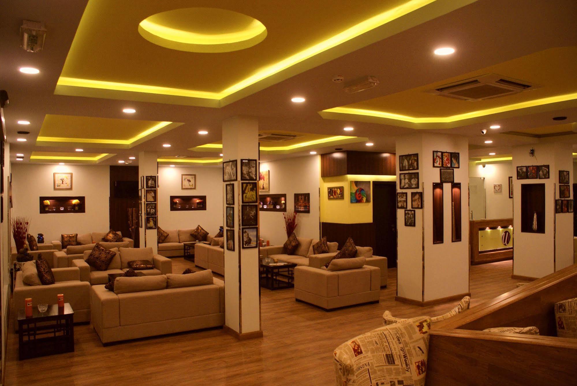 Weekend Hotel & Apartments Muskat Bagian luar foto