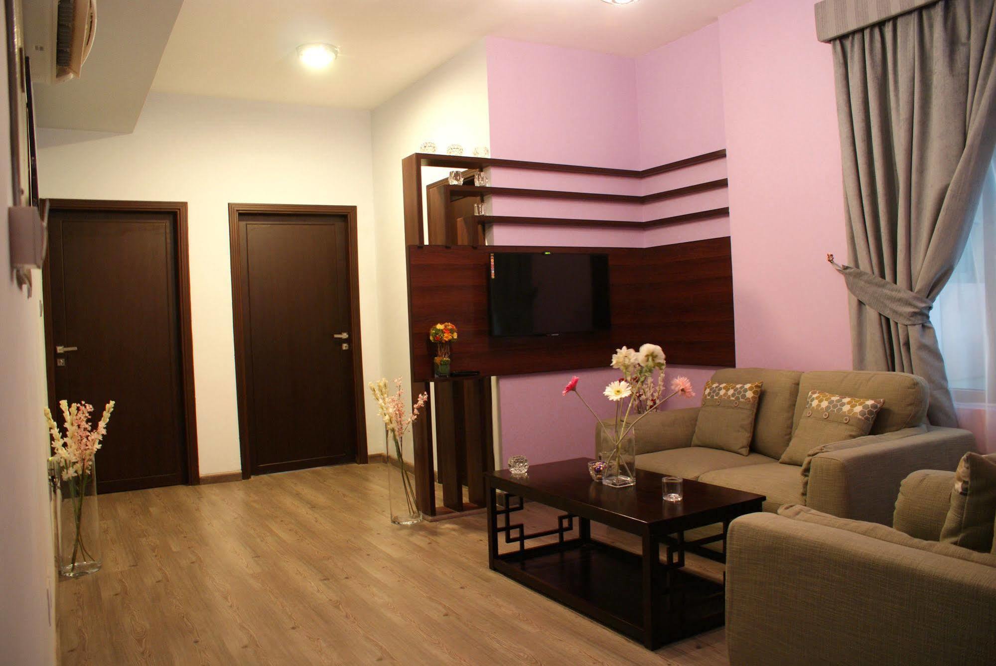 Weekend Hotel & Apartments Muskat Bagian luar foto