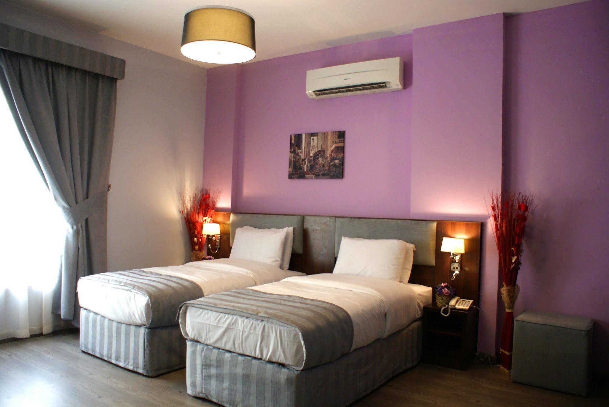 Weekend Hotel & Apartments Muskat Bagian luar foto