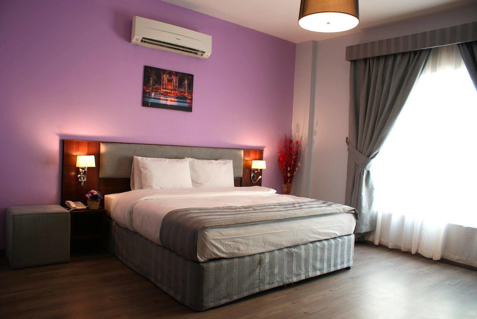Weekend Hotel & Apartments Muskat Bagian luar foto