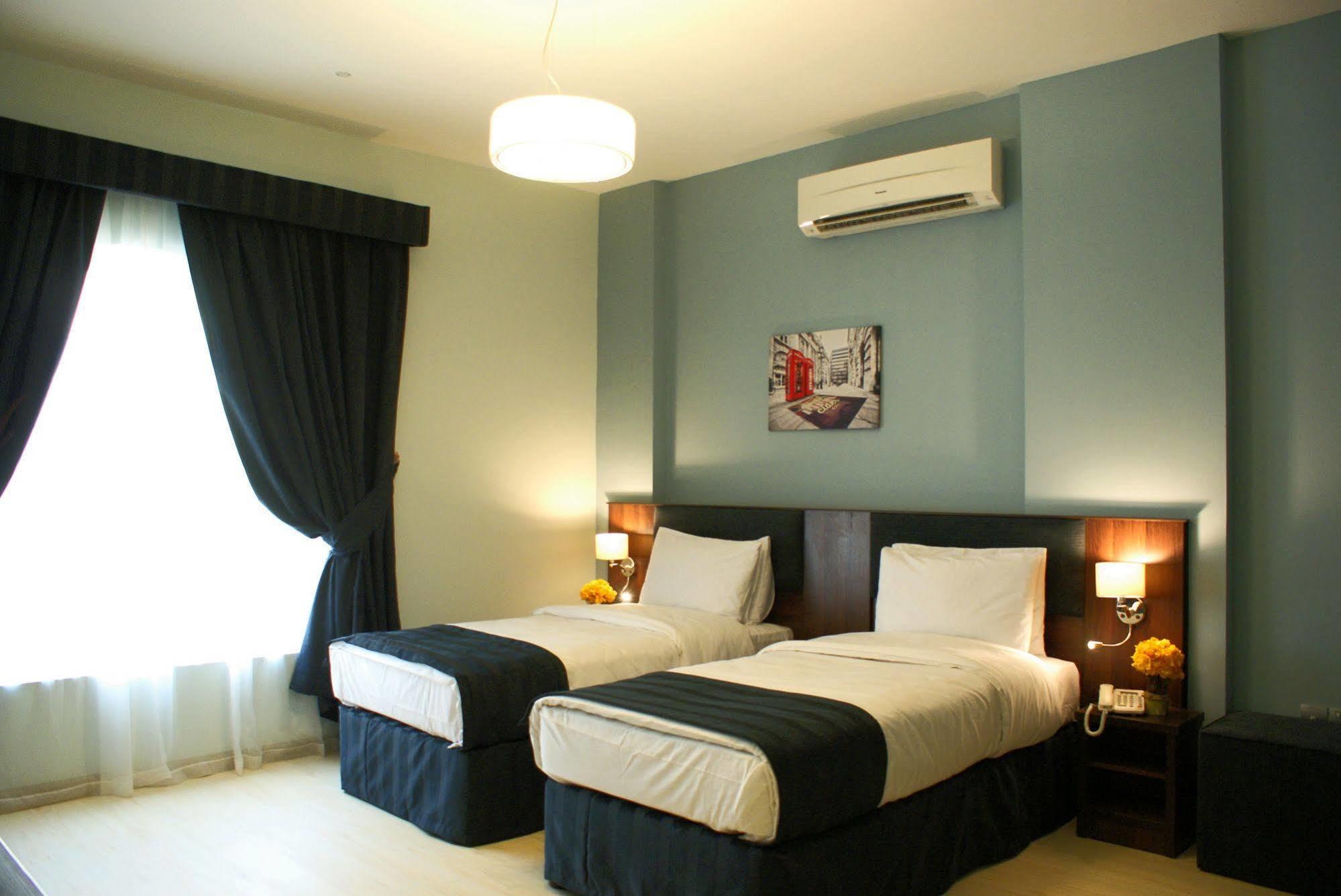 Weekend Hotel & Apartments Muskat Bagian luar foto