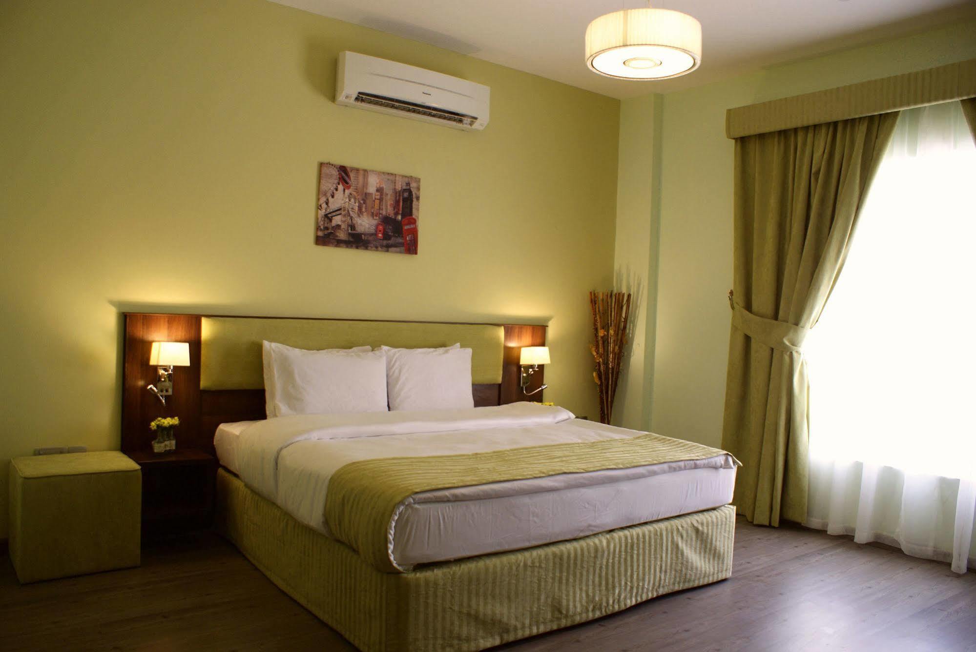 Weekend Hotel & Apartments Muskat Bagian luar foto