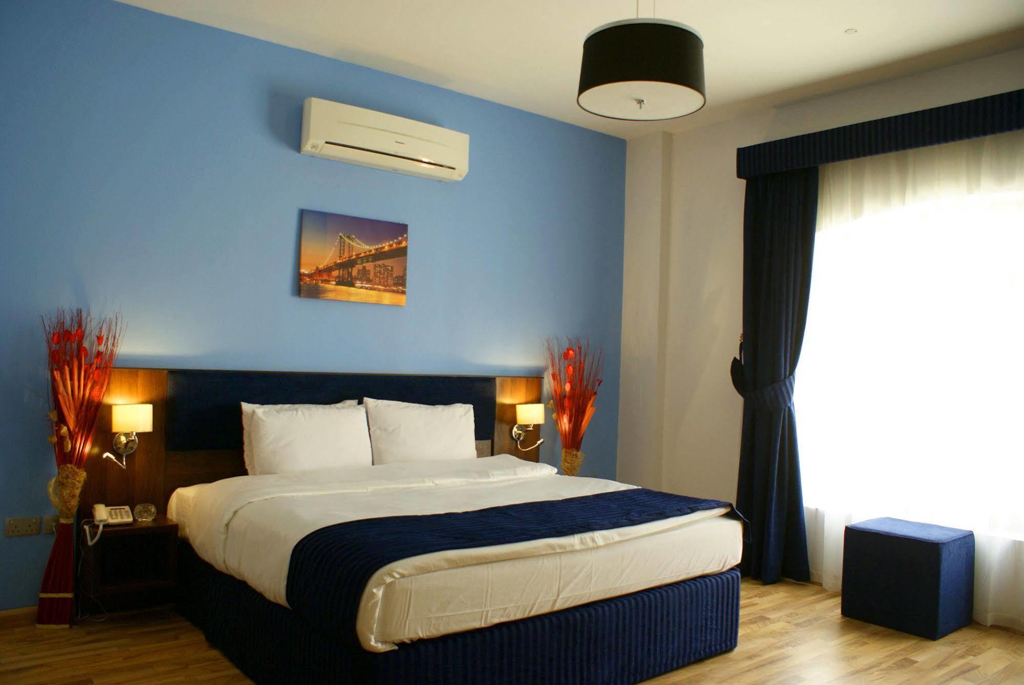 Weekend Hotel & Apartments Muskat Bagian luar foto