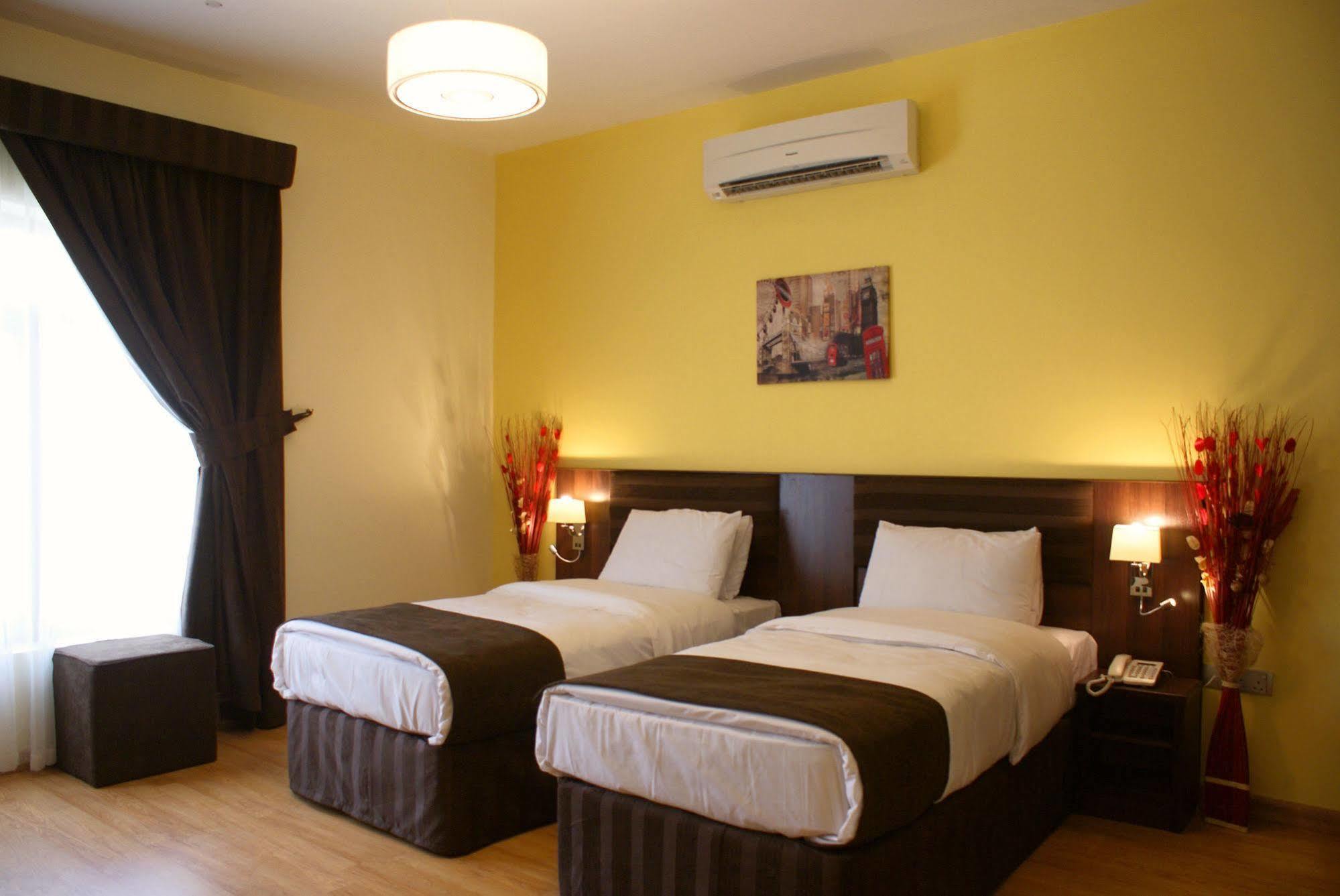 Weekend Hotel & Apartments Muskat Bagian luar foto
