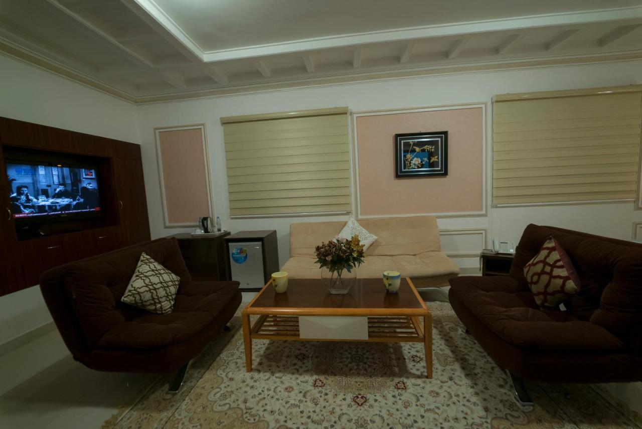 Weekend Hotel & Apartments Muskat Bagian luar foto
